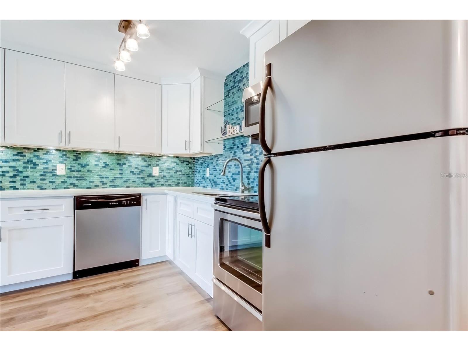 51 Island Way #104 Clearwater Beach FL 33767 - INTRACOASTAL WATERWAY TB8515523 image8