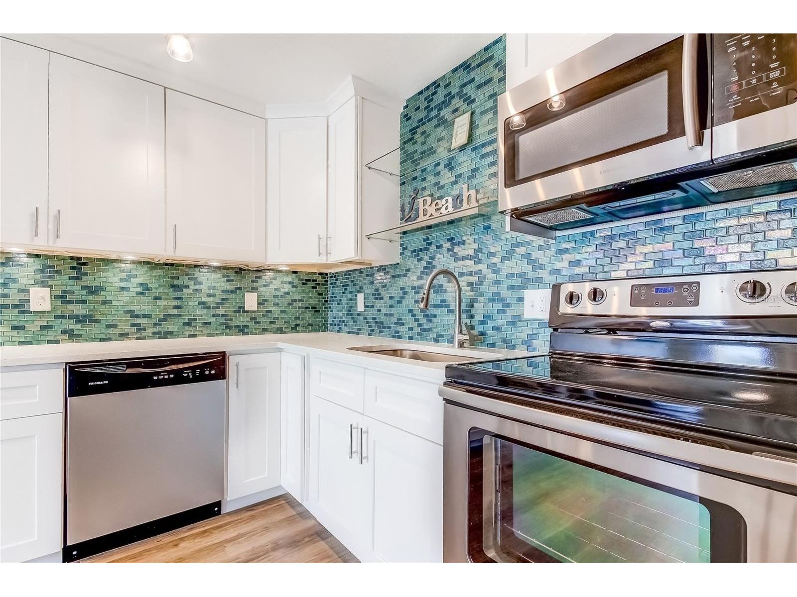 51 Island Way #104 Clearwater Beach FL 33767 - INTRACOASTAL WATERWAY TB8515523 image9