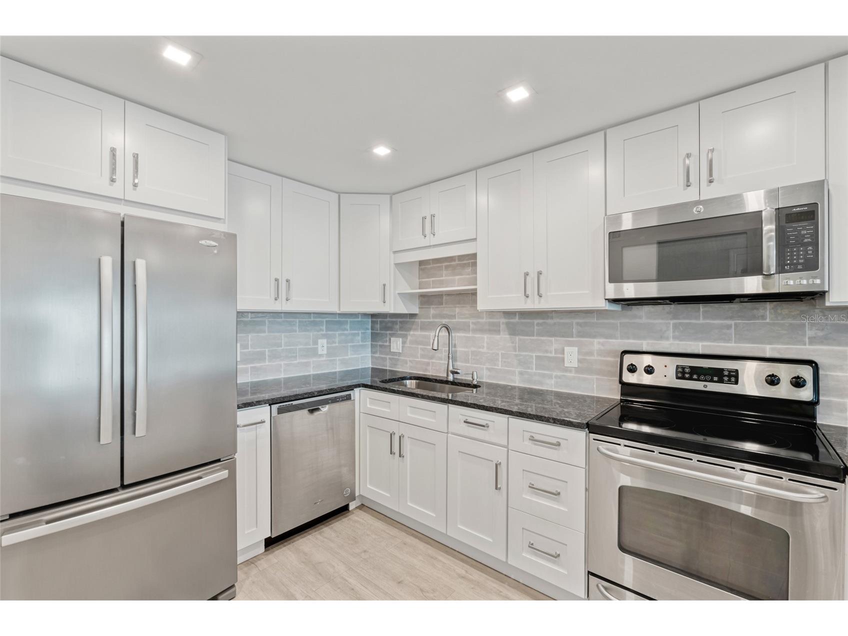 51 Island Way #411 Clearwater Beach FL 33767 TB8511927 image17