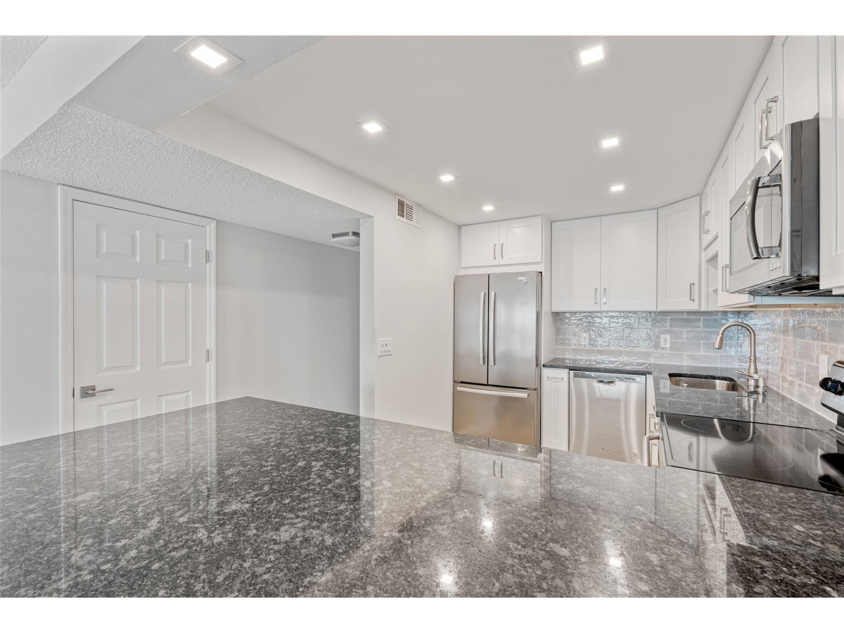 51 Island Way #411 Clearwater Beach FL 33767 TB8511927 image19