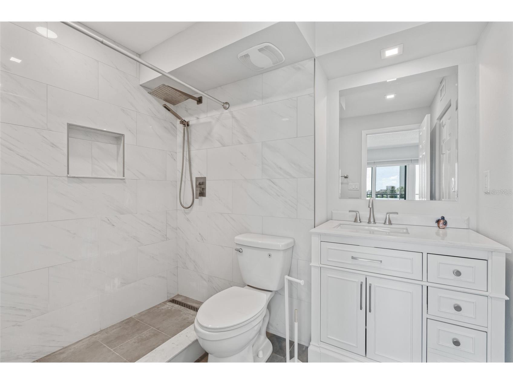 51 Island Way #411 Clearwater Beach FL 33767 TB8511927 image24