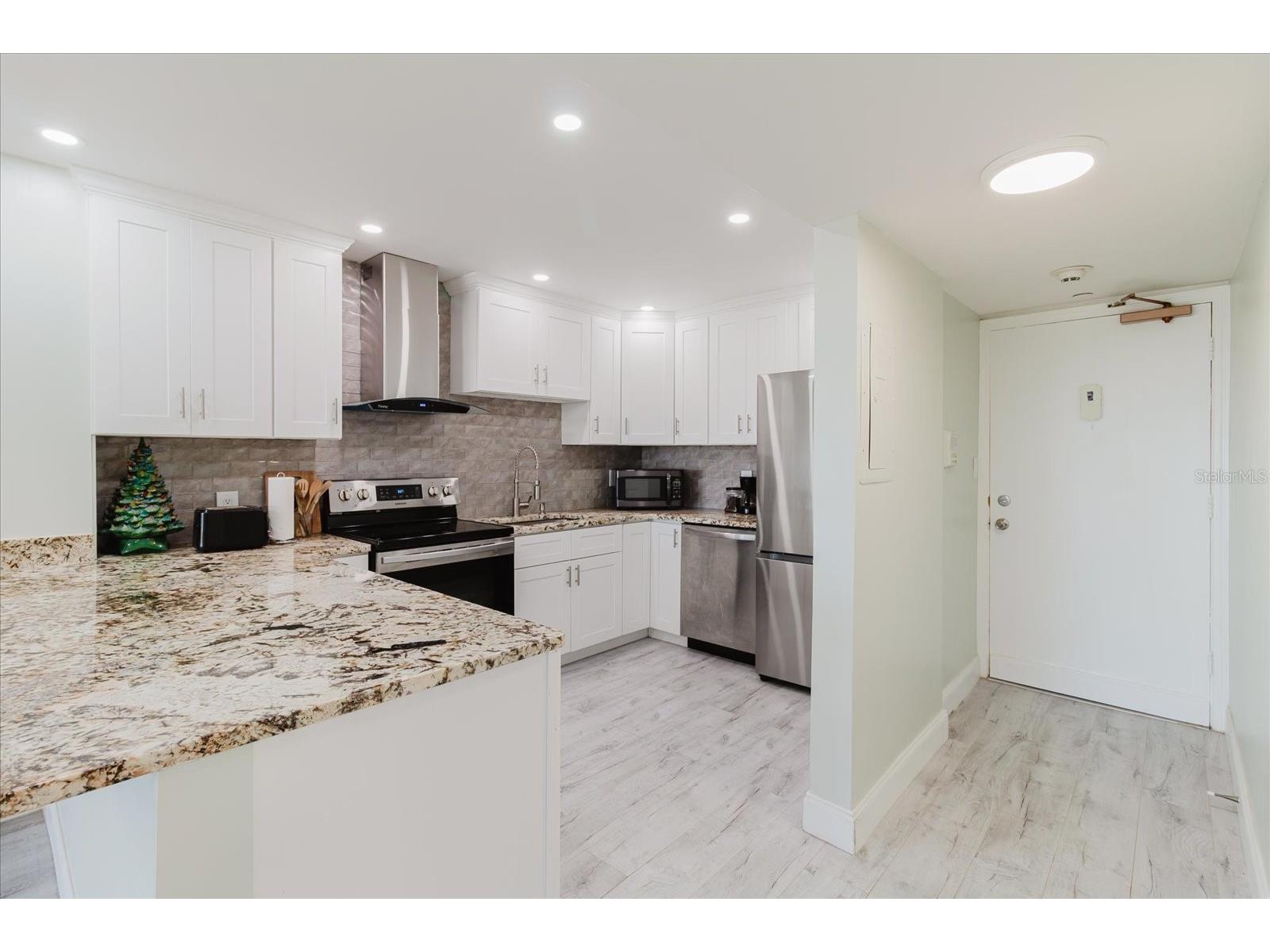 51 Island Way #801 Clearwater Beach FL 33767 TB8496711 image12