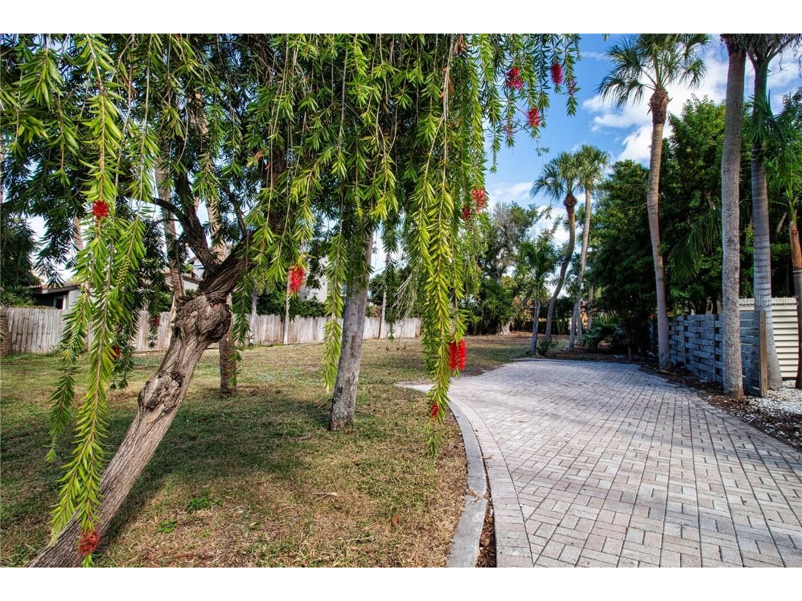 51 S Adams Drive Sarasota FL 34236 A4671523 image1