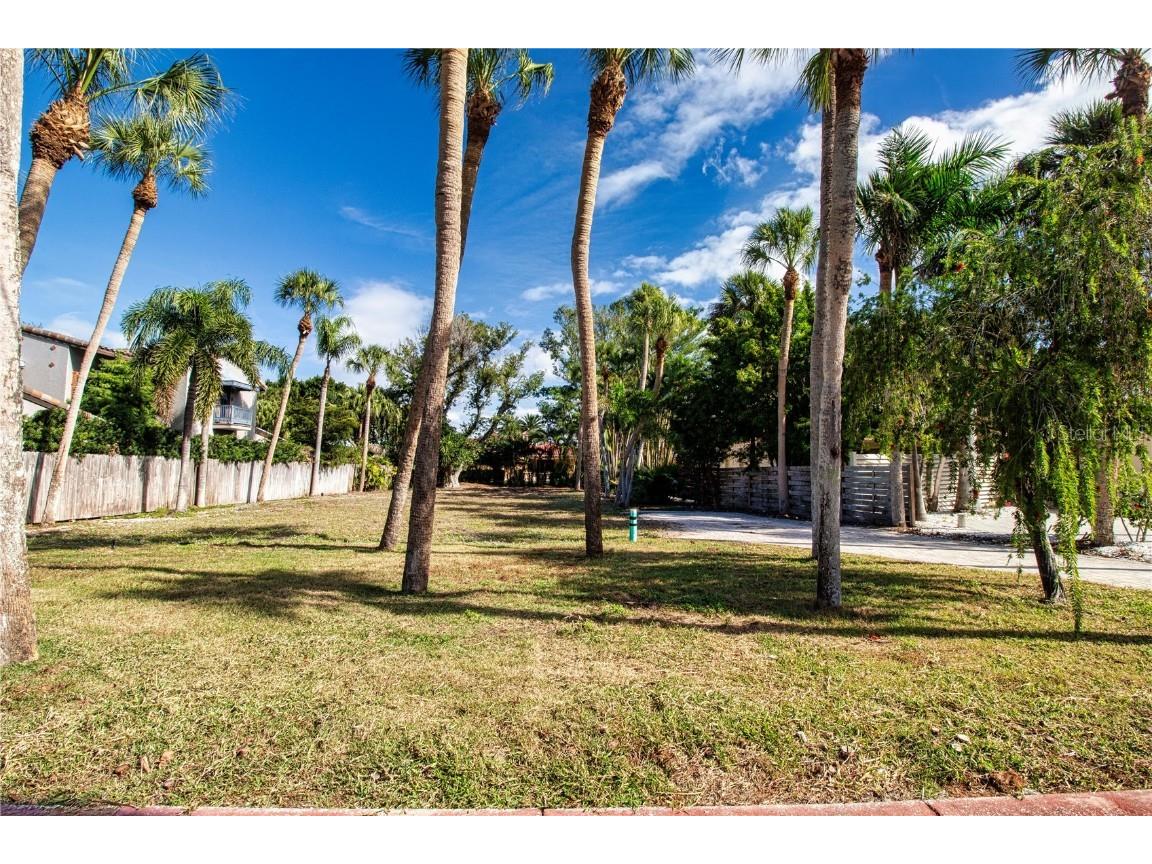 51 S Adams Drive Sarasota FL 34236 A4671523 image3