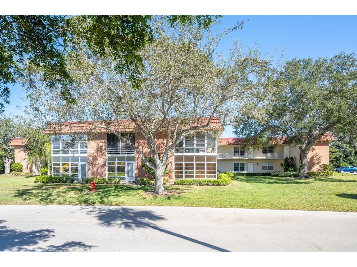 51 Woodland Drive #201 Vero Beach FL 32962 O6158142 image1