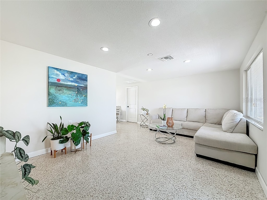 510 62 Avenue NE Saint Petersburg FL 33702 TB8437501 image10