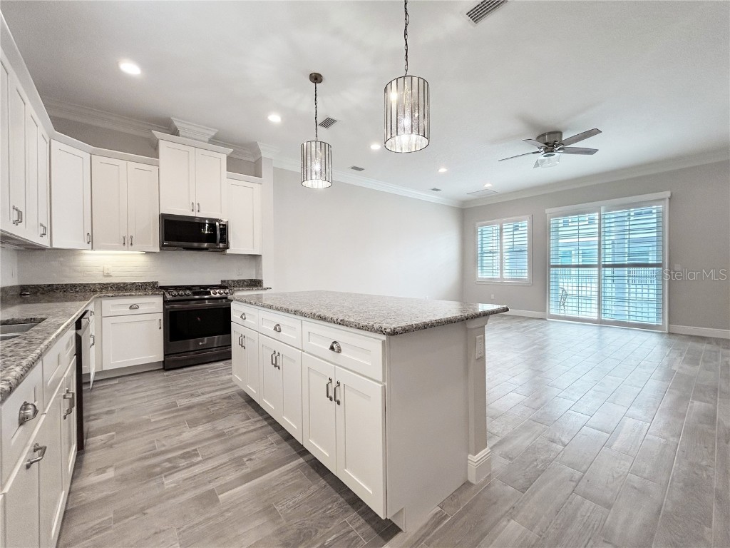 510 Douglas Place Dunedin FL 34698 TB8427473 image3