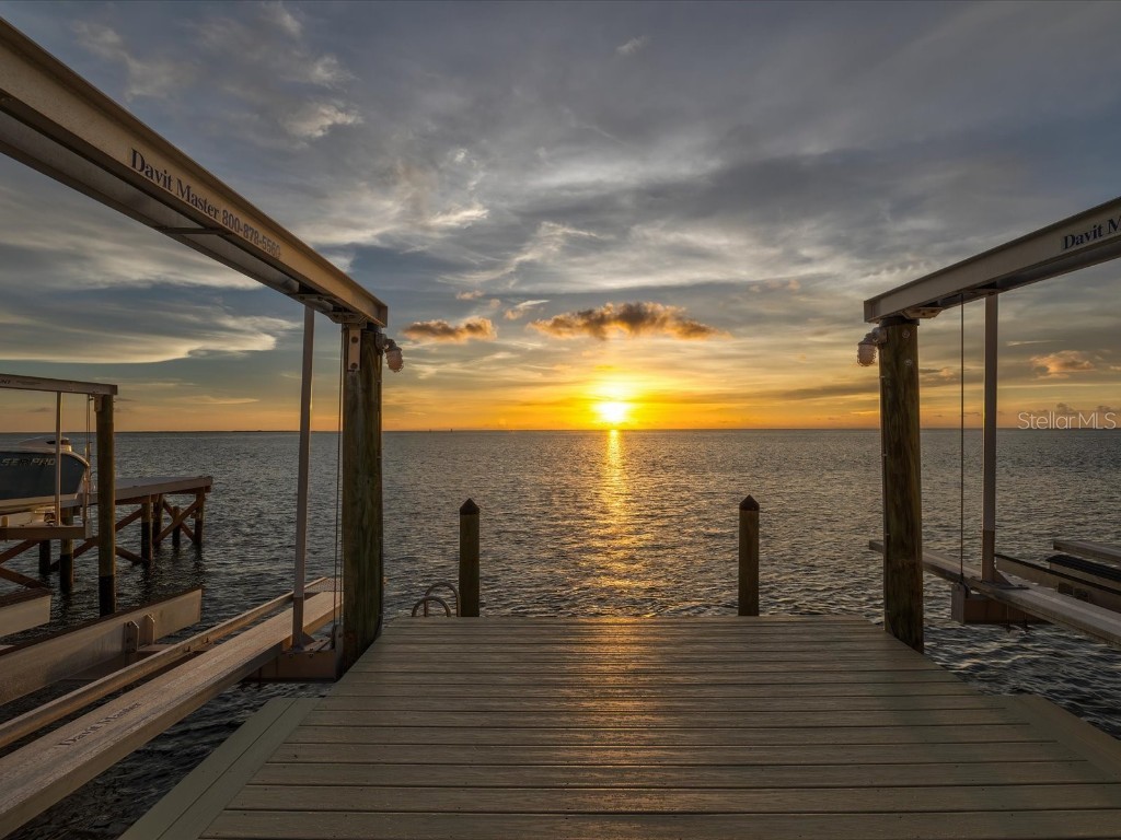 5101 Westshore Drive New Port Richey FL 34652 W7878297 image1