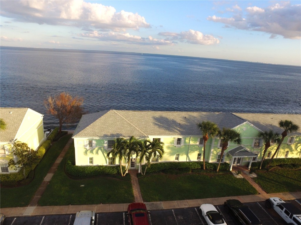 5102 Coquina Key Drive SE #D Saint Petersburg FL 33705 - TAMPA BAY W7850836 image1