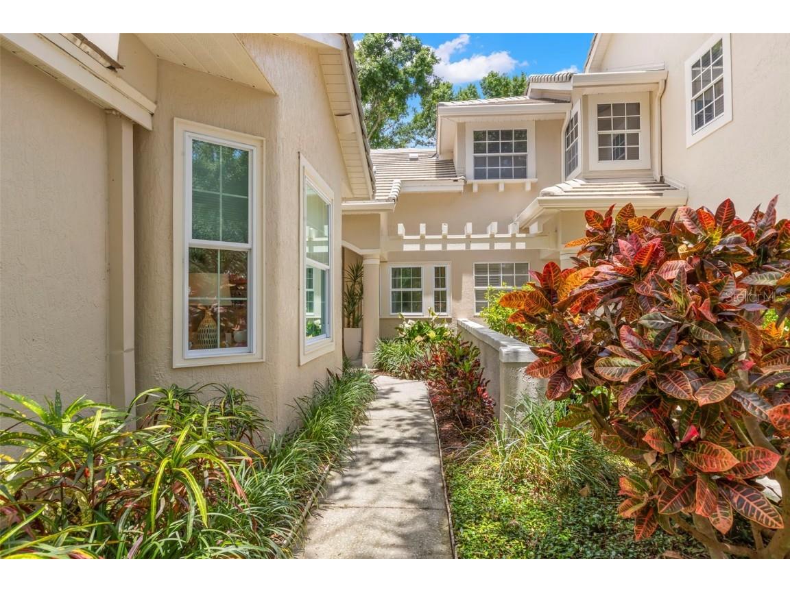 5102 White Pine Circle NE Saint Petersburg FL 33703 TB8390792 image2