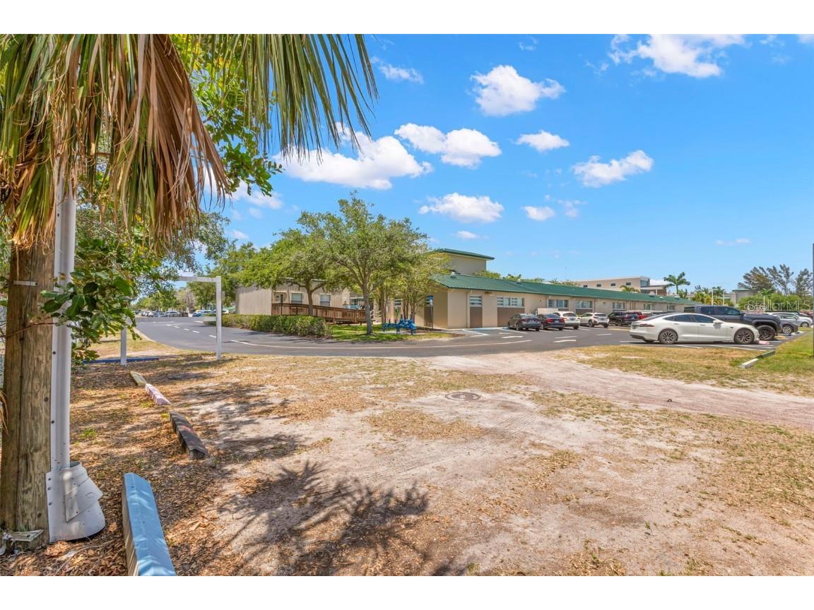 5102 White Pine Circle NE Saint Petersburg FL 33703 TB8390792 image27