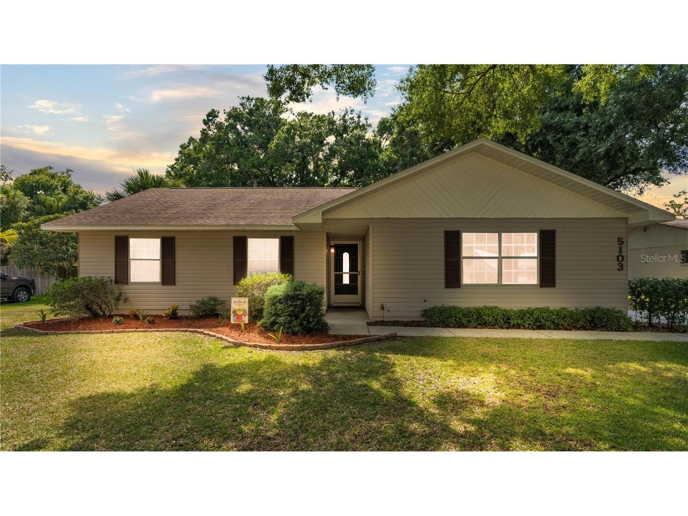 5103 Woodgreen Lane Lakeland FL 33811 L4944849 image1