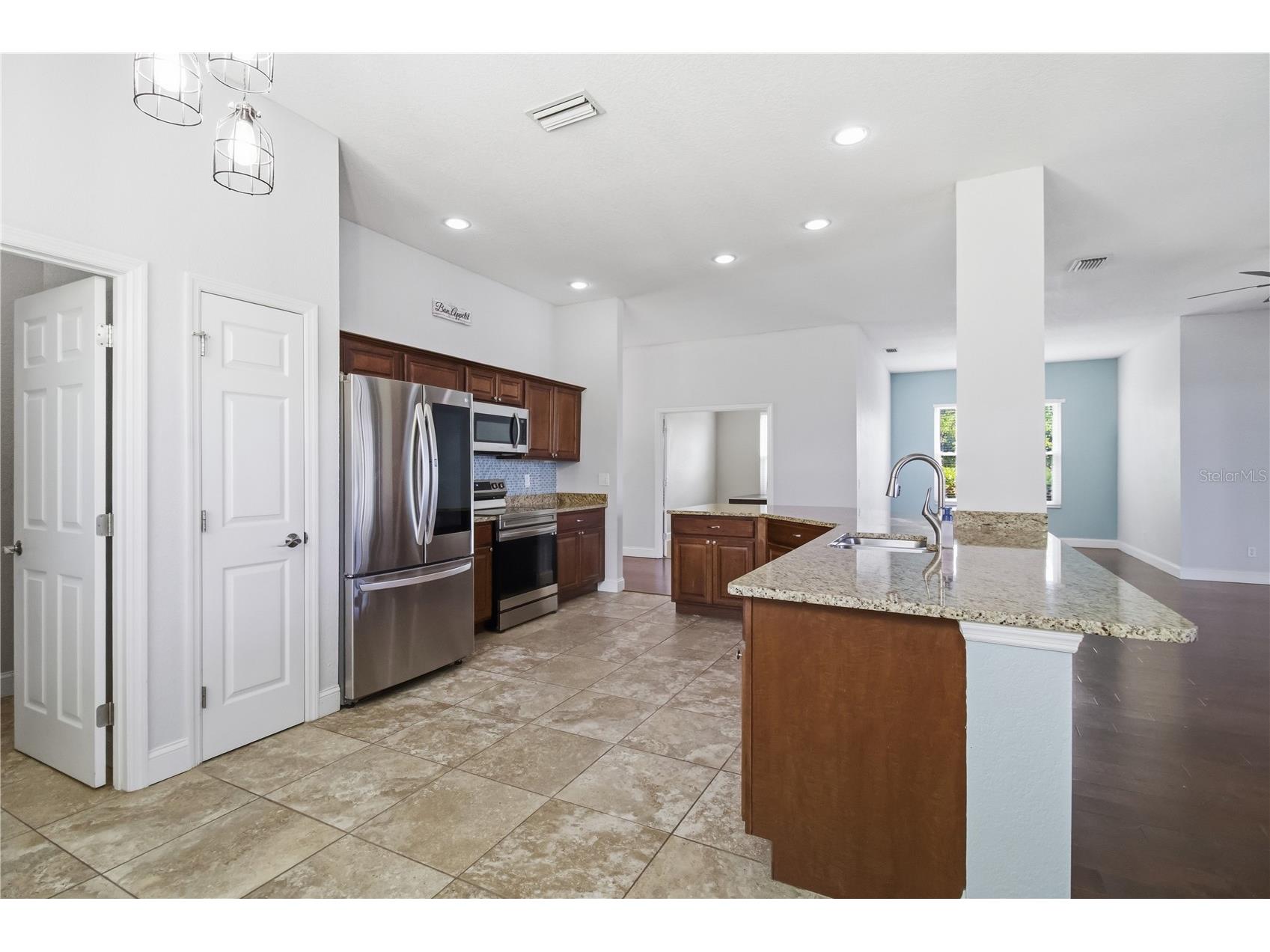 5104 52nd Avenue W Bradenton FL 34210 A4692592 image8