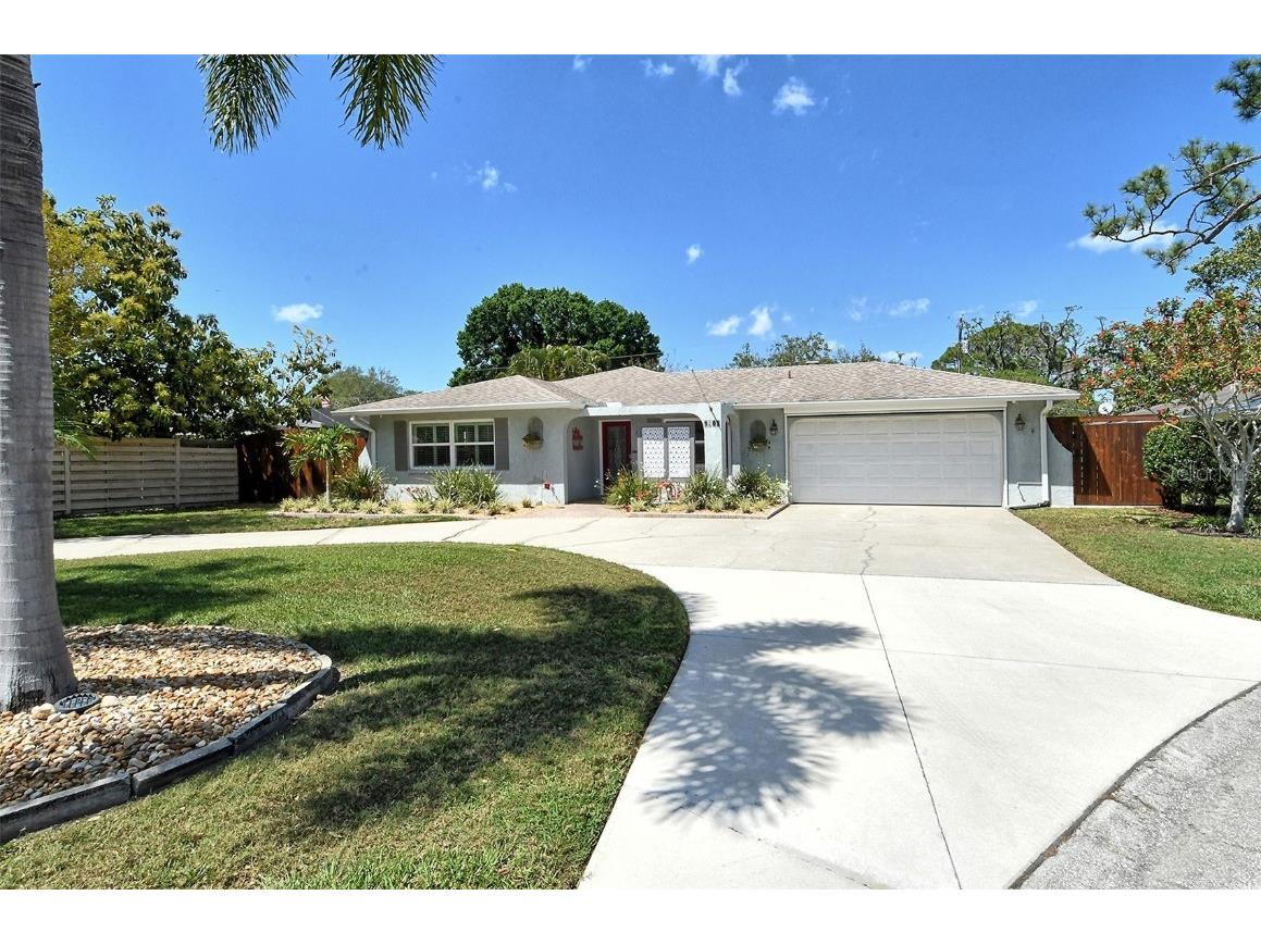 5105 Medalist Road Sarasota FL 34243 A4605138 image1