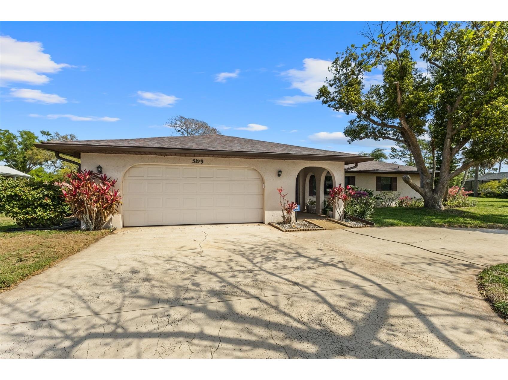 5109 Palm Aire Drive Sarasota FL 34243 A4686695 image2