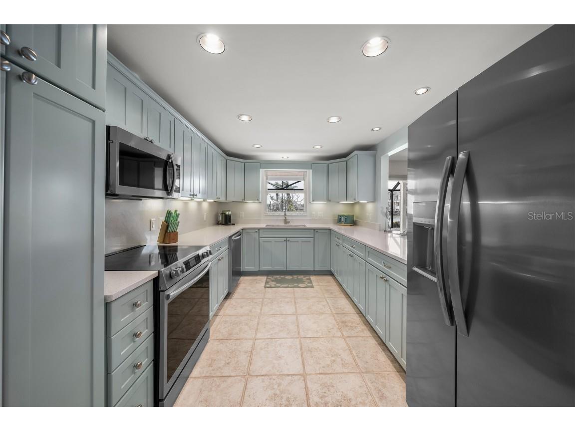 511 68th Street Holmes Beach FL 34217 - GRAND CANAL A4670357 image5