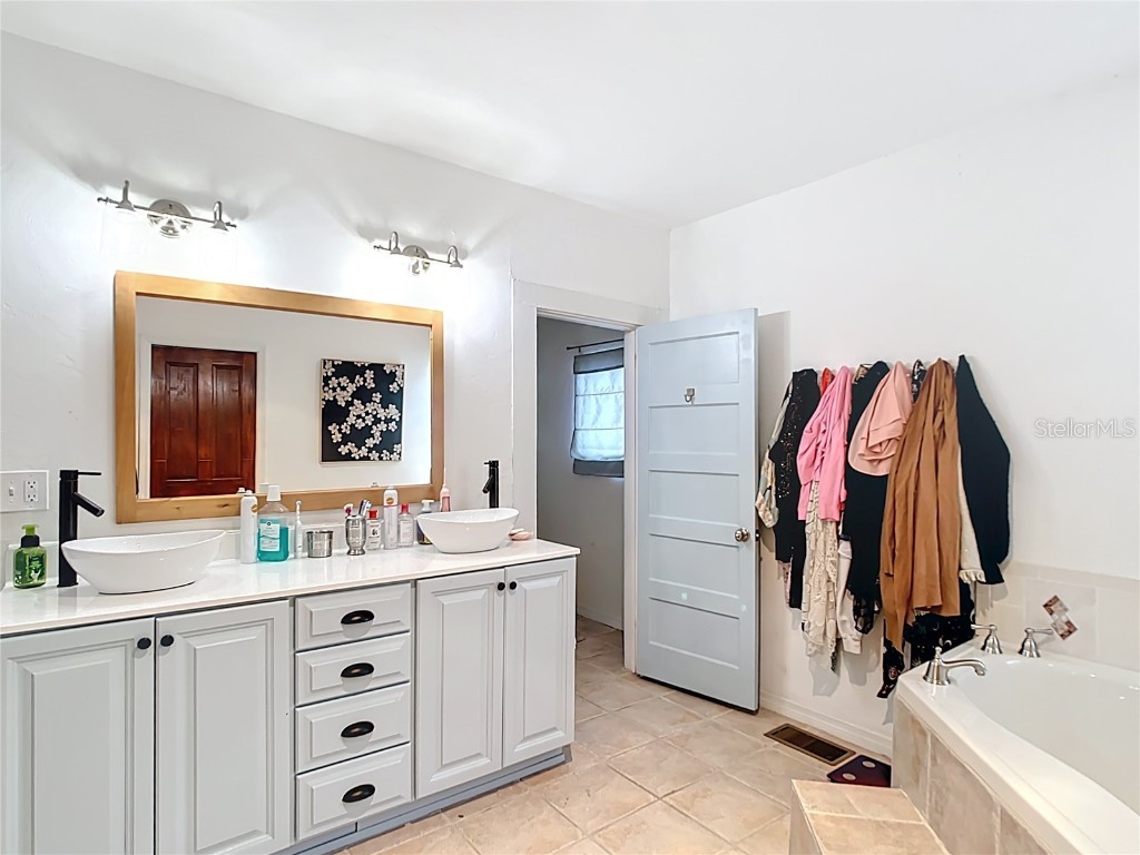 511 E Mirror Lake Drive Fruitland Park FL 34731 O6307182 image35