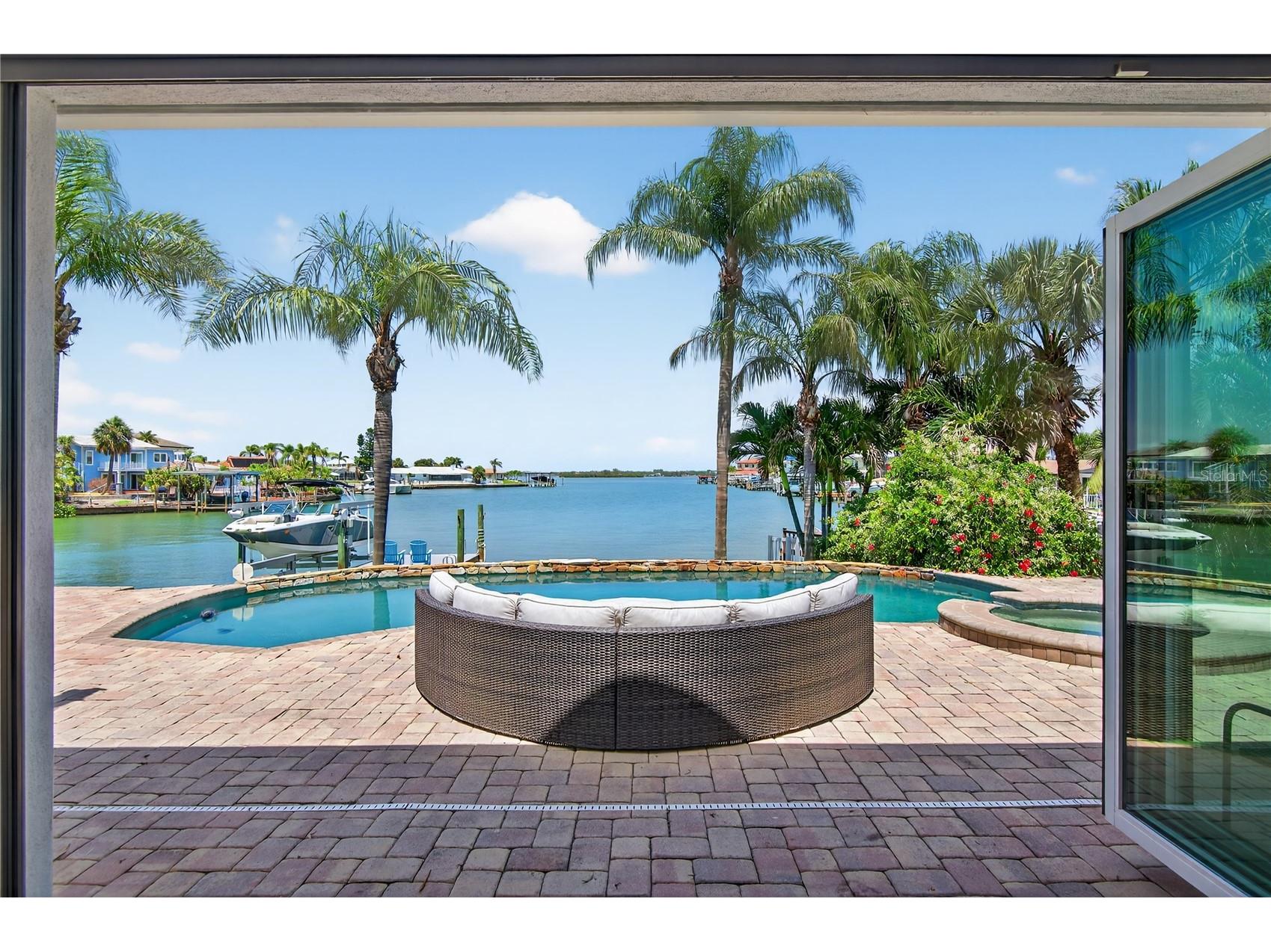 511 Island Way Clearwater Beach FL 33767 - CLEARWATER CHANNEL TB8392271 image1