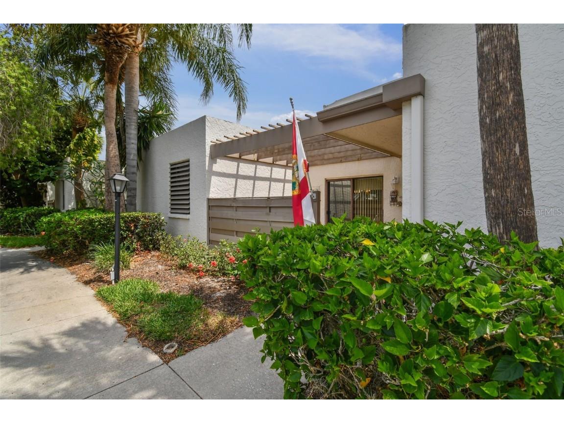 511 Lakeside Dr #511 Bradenton FL 34210 A4610805 image1