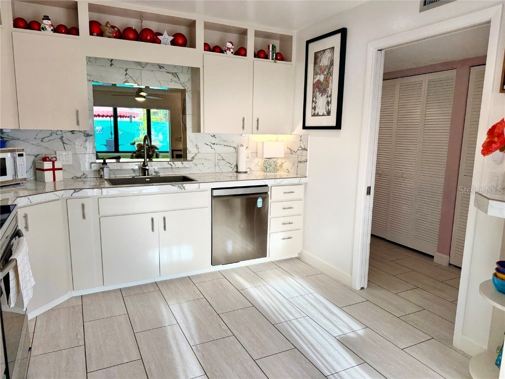 511 Lakeside Drive #511 Bradenton FL 34210 A4674464 image5