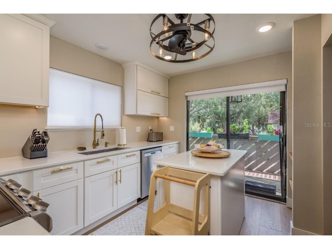 511 Longfellow Court #D Safety Harbor FL 34695 TB8424228 image13