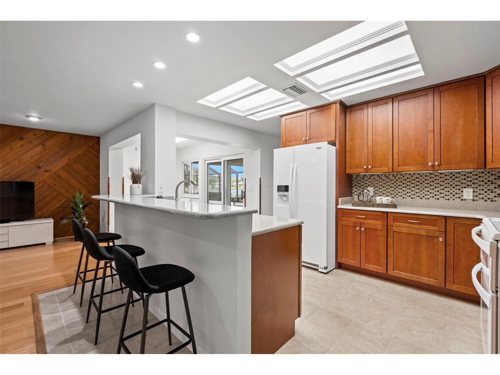 511 Riviera Bay Drive NE Saint Petersburg FL 33702 TB8486821 image7