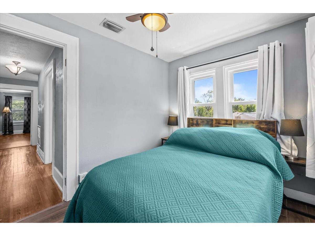 5110 Emerson Avenue S Saint Petersburg FL 33707 TB8505950 image28