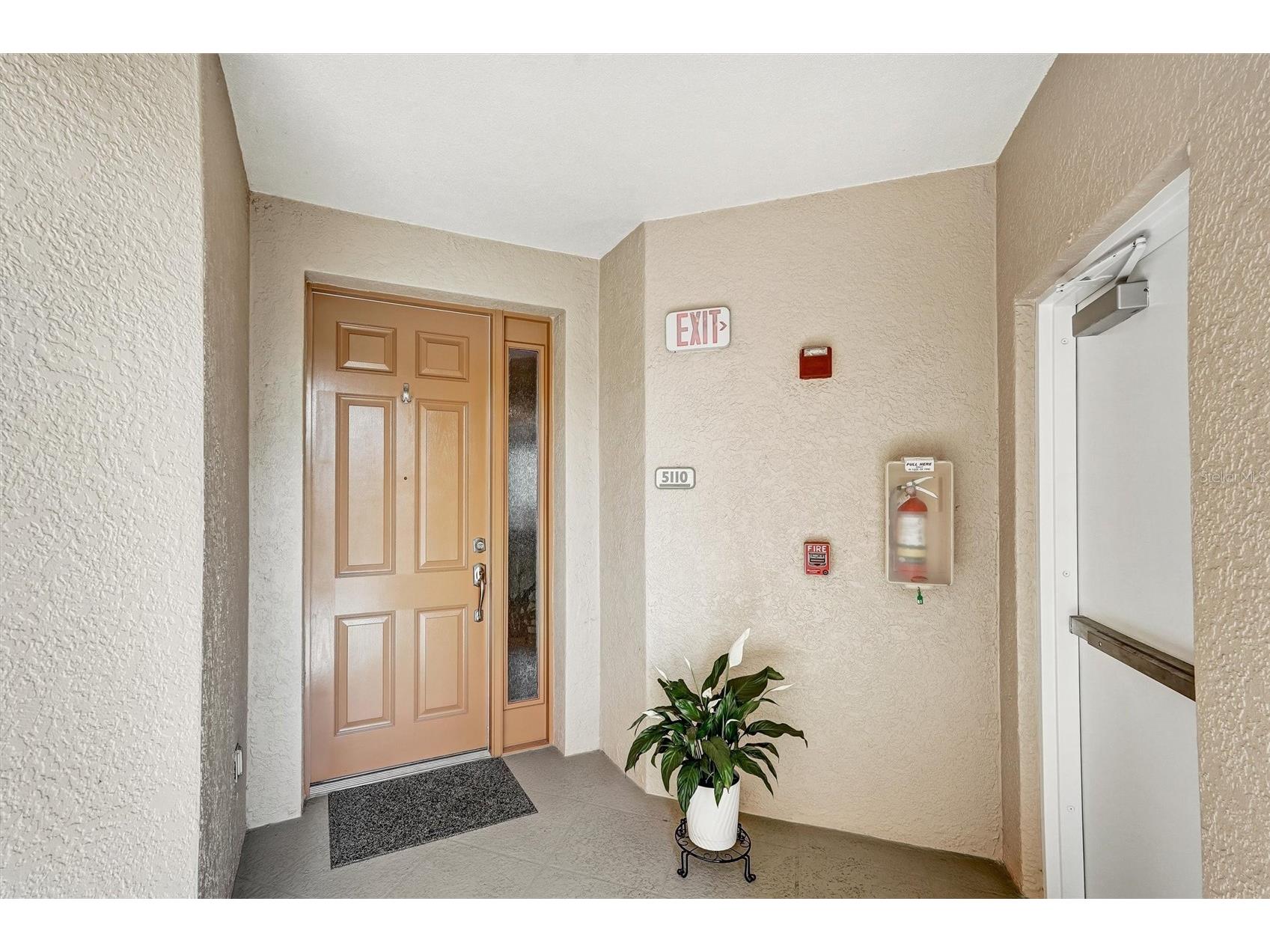 5110 Manorwood Drive #3D Sarasota FL 34235 TB8496957 image3
