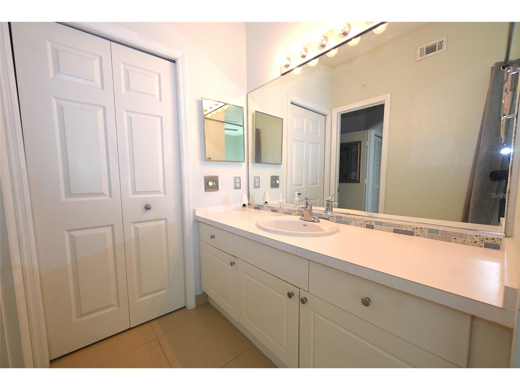 5110 Northridge Road #202 Sarasota FL 34238 A4691264 image25