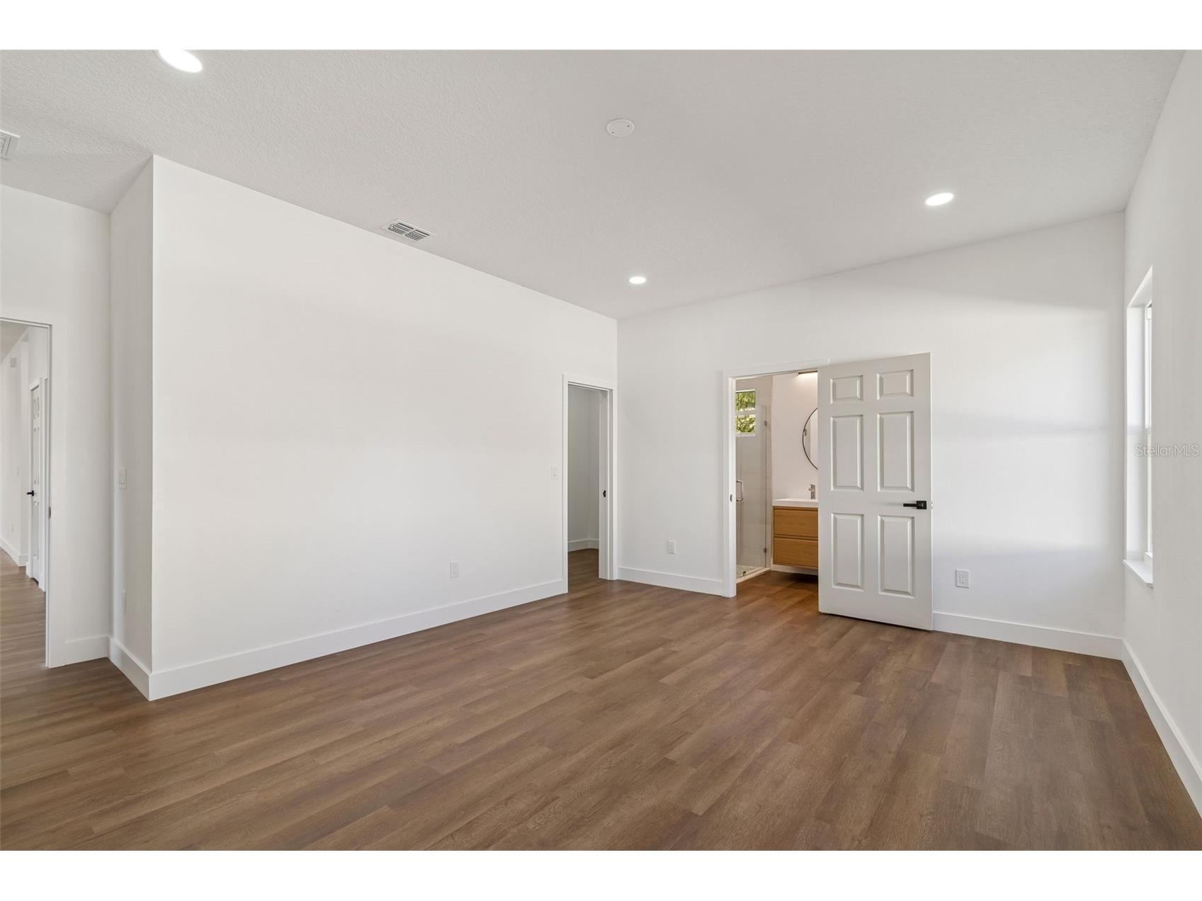 5111 68th Street N Saint Petersburg FL 33709 TB8485794 image37