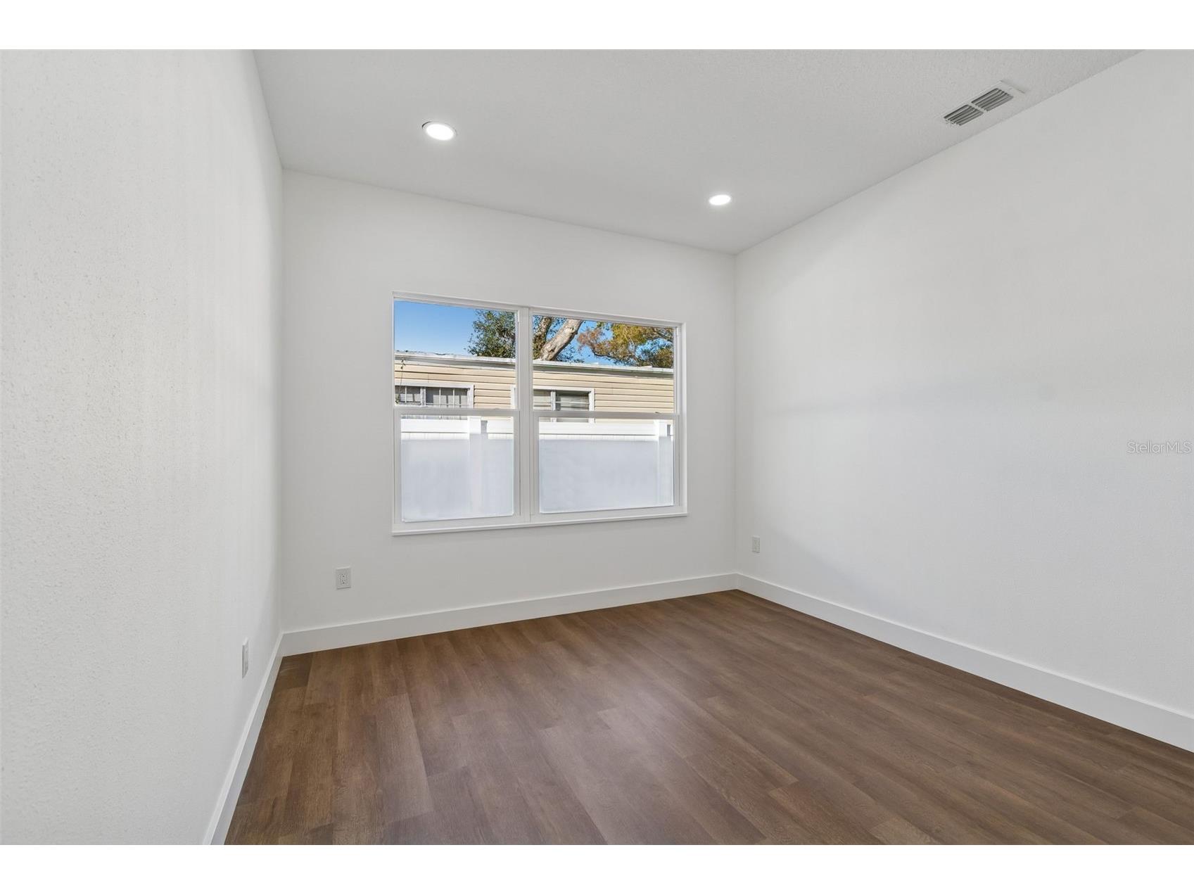 5111 68th Street N Saint Petersburg FL 33709 TB8485794 image48