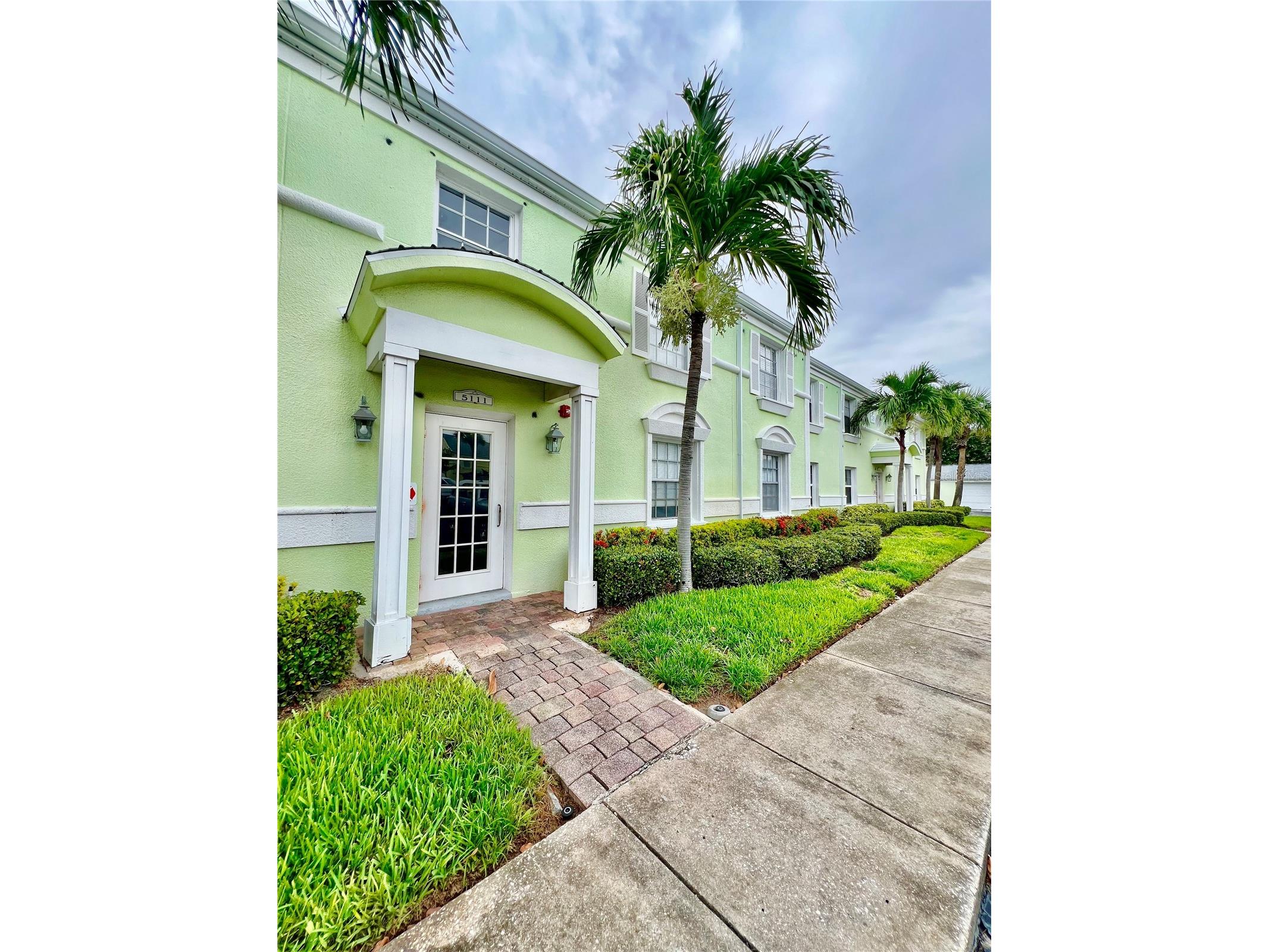 5111 Coquina Key Drive SE #A Saint Petersburg FL 33705 TB8516189 image1