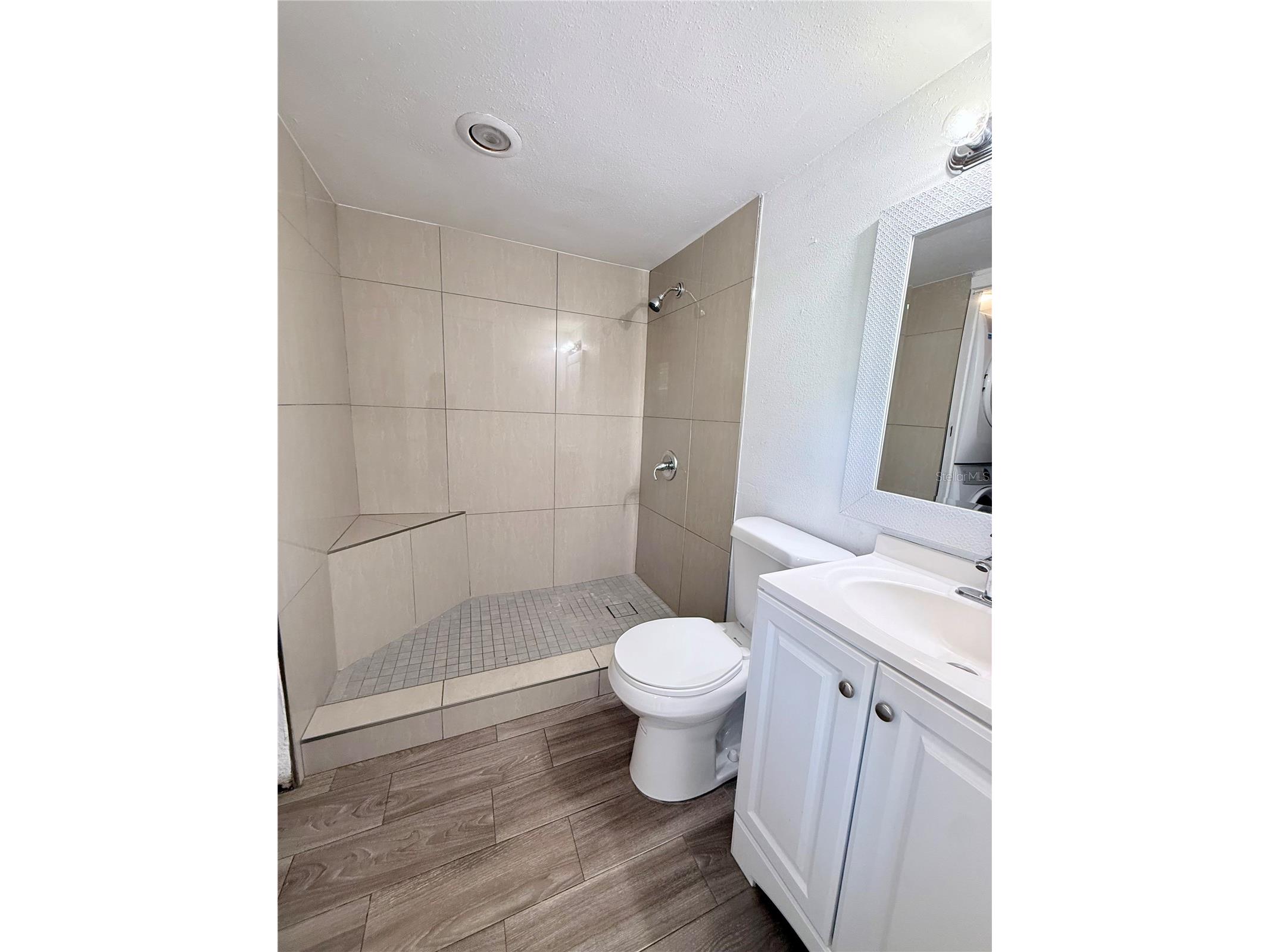 5111 Eaglesmere Drive #D10 Orlando FL 32819 R4911705 image8