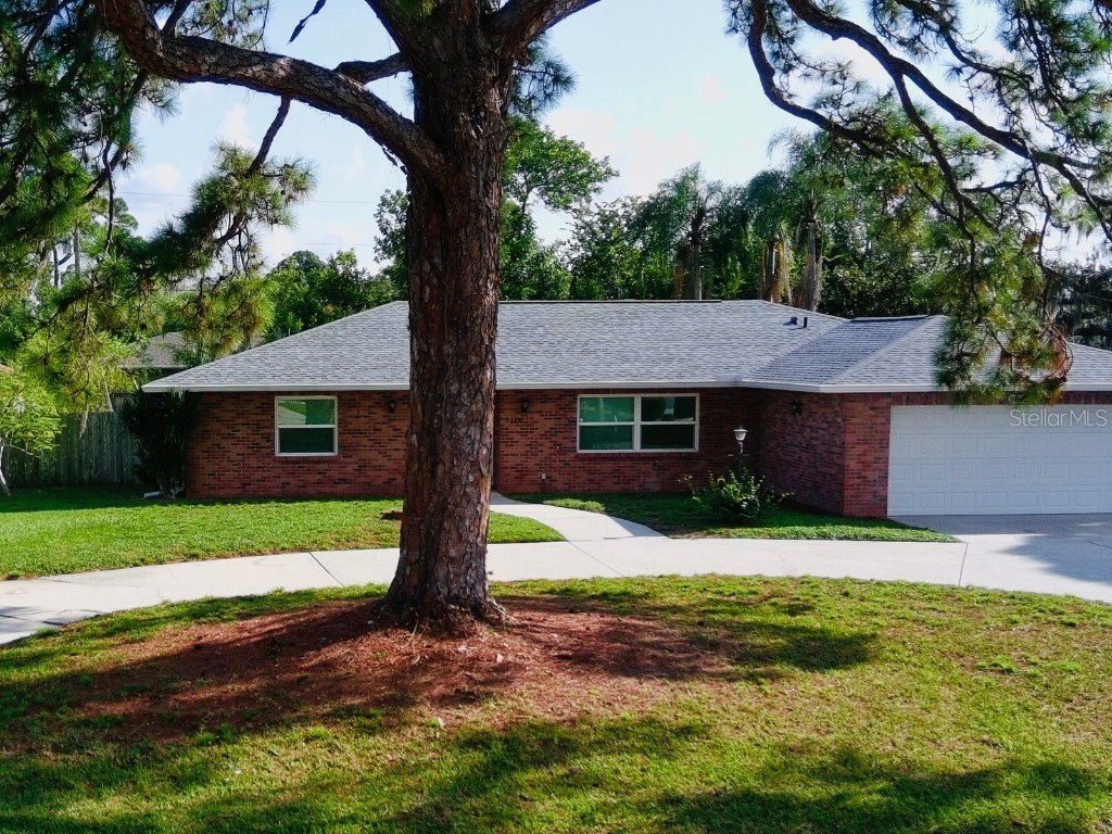 5112 Canterbury Drive Sarasota FL 34243 A4602649 image1