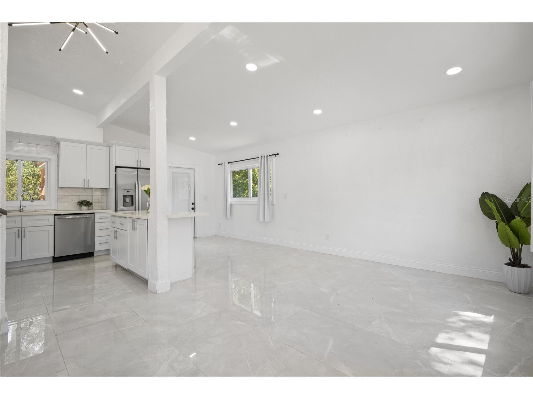 5115 16th Street N Saint Petersburg FL 33703 TB8477639 image3