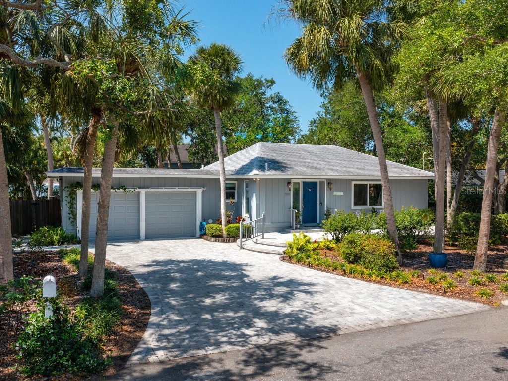 5116 Oxford Drive Sarasota FL 34242 A4565750 image1