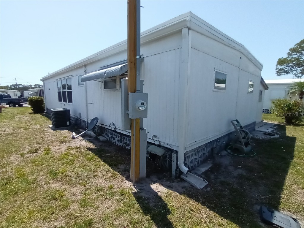 5118 Oakland Hills Avenue Sarasota FL 34234 A4653112 image24