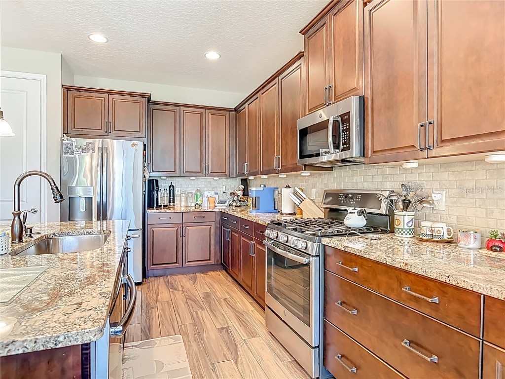 512 Adenmore Ter Deland FL 32724 V4946013 image18