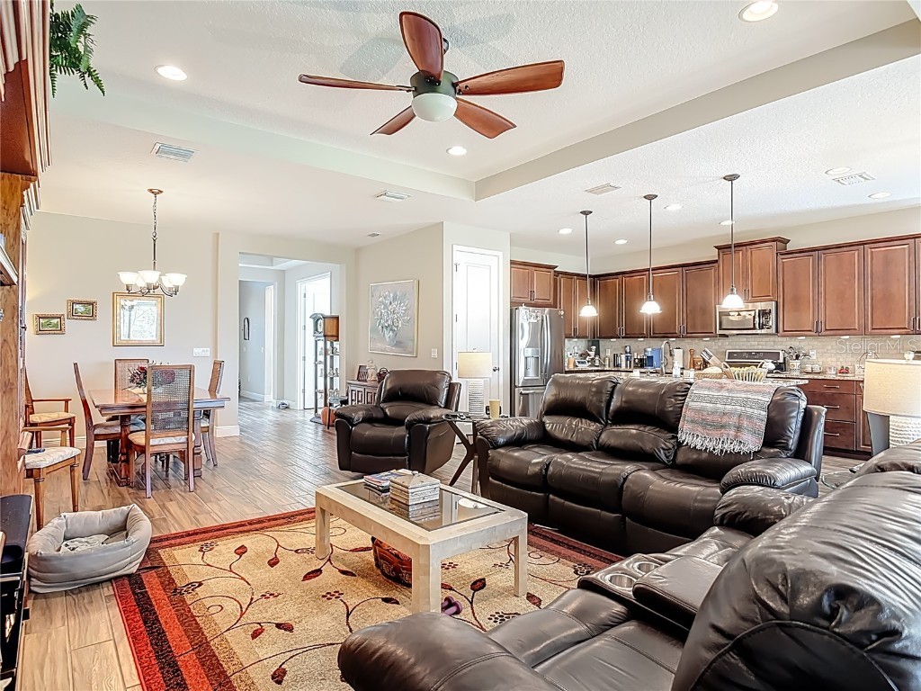 512 Adenmore Ter Deland FL 32724 V4946013 image9