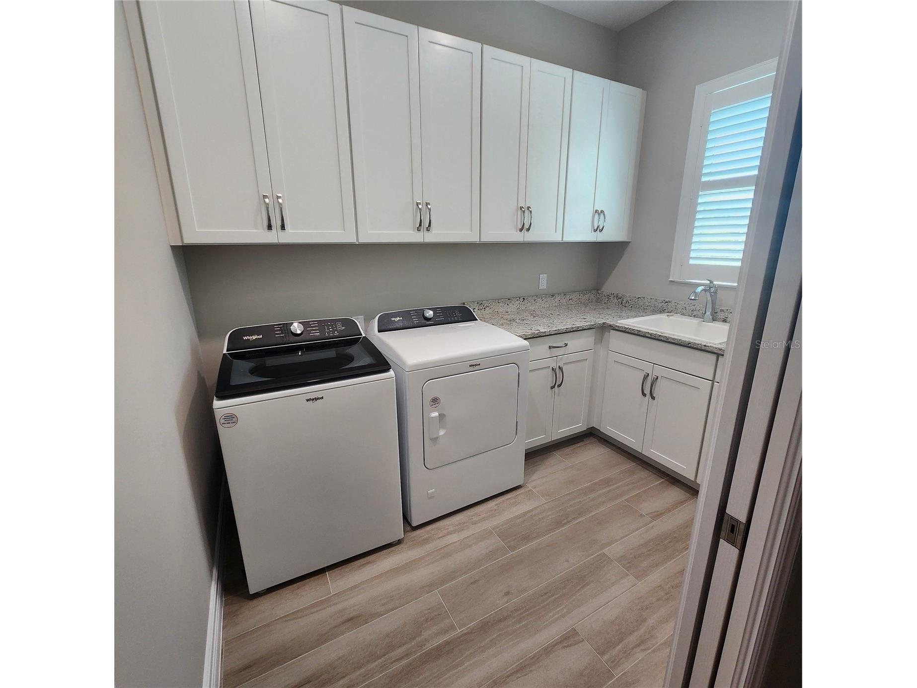 512 Blue Shell Loop Sarasota FL 34240 A4683955 image41