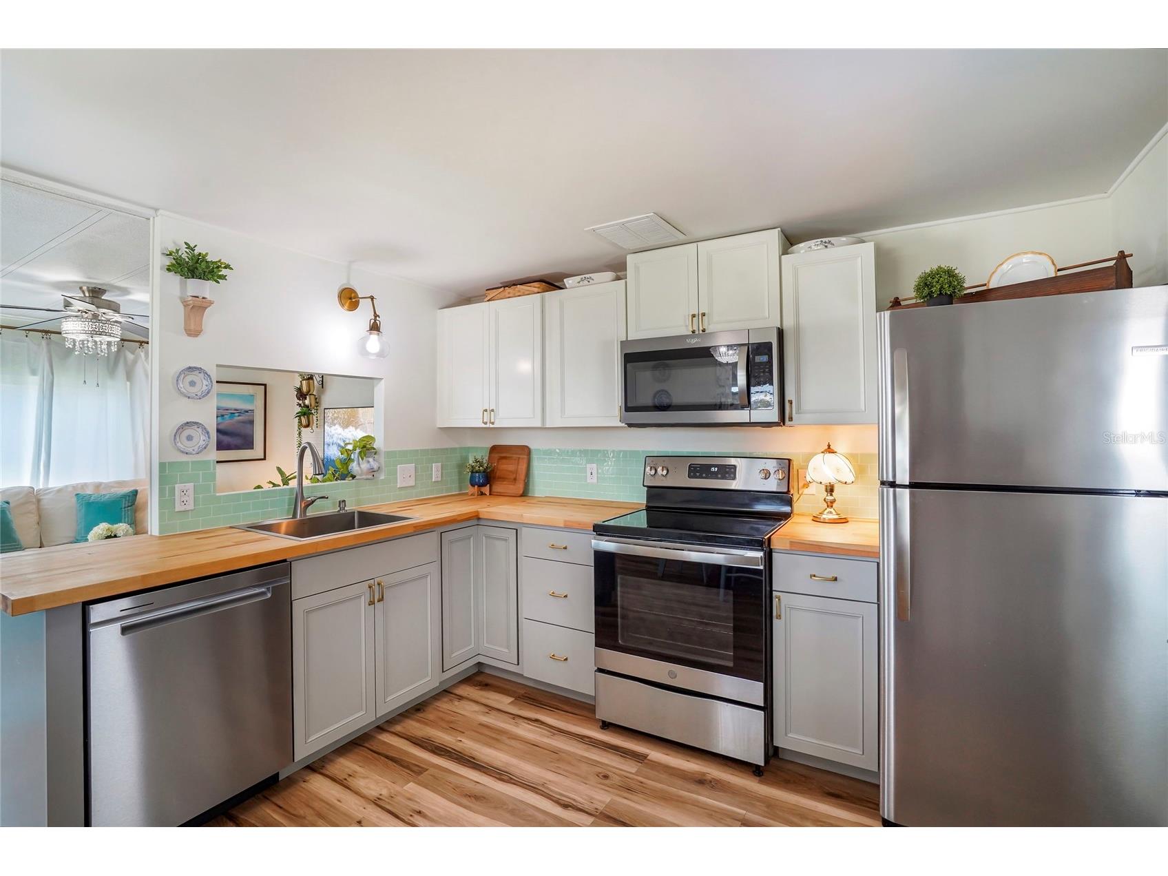 512 Imperial Drive North Port FL 34287 A4692809 image3
