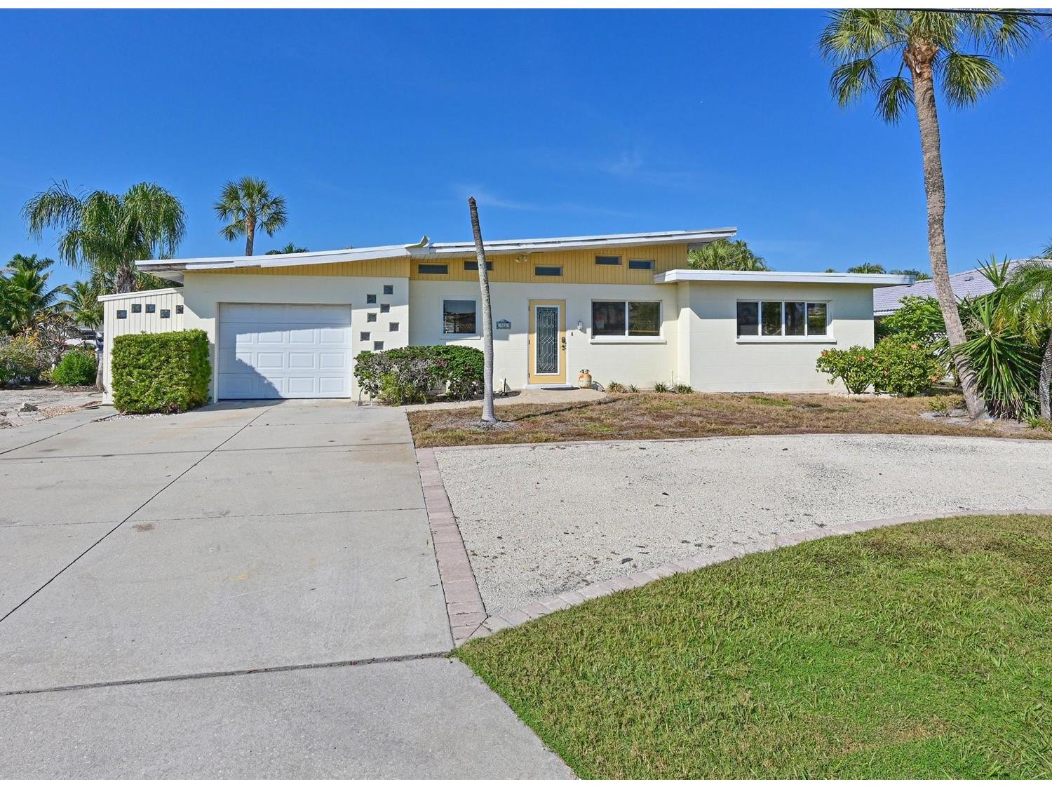 512 Key Royale Drive Holmes Beach FL 34217 A4693243 image2