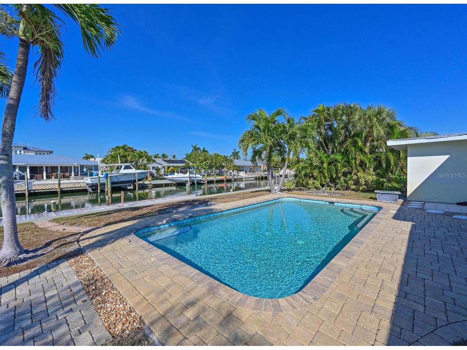 512 Key Royale Drive Holmes Beach FL 34217 A4693243 image4
