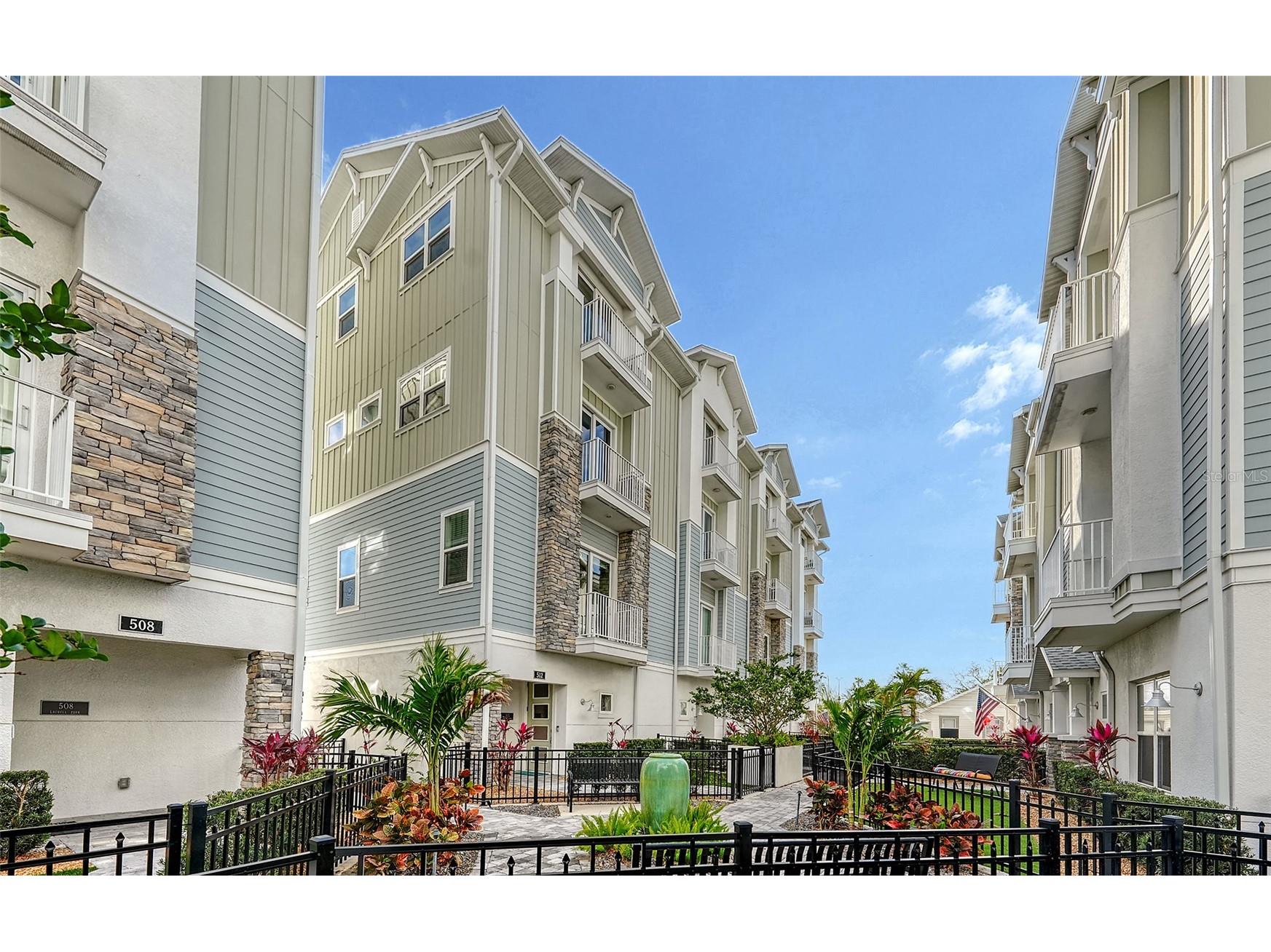 512 Laurel Park Drive Sarasota FL 34236 A4690253 image1