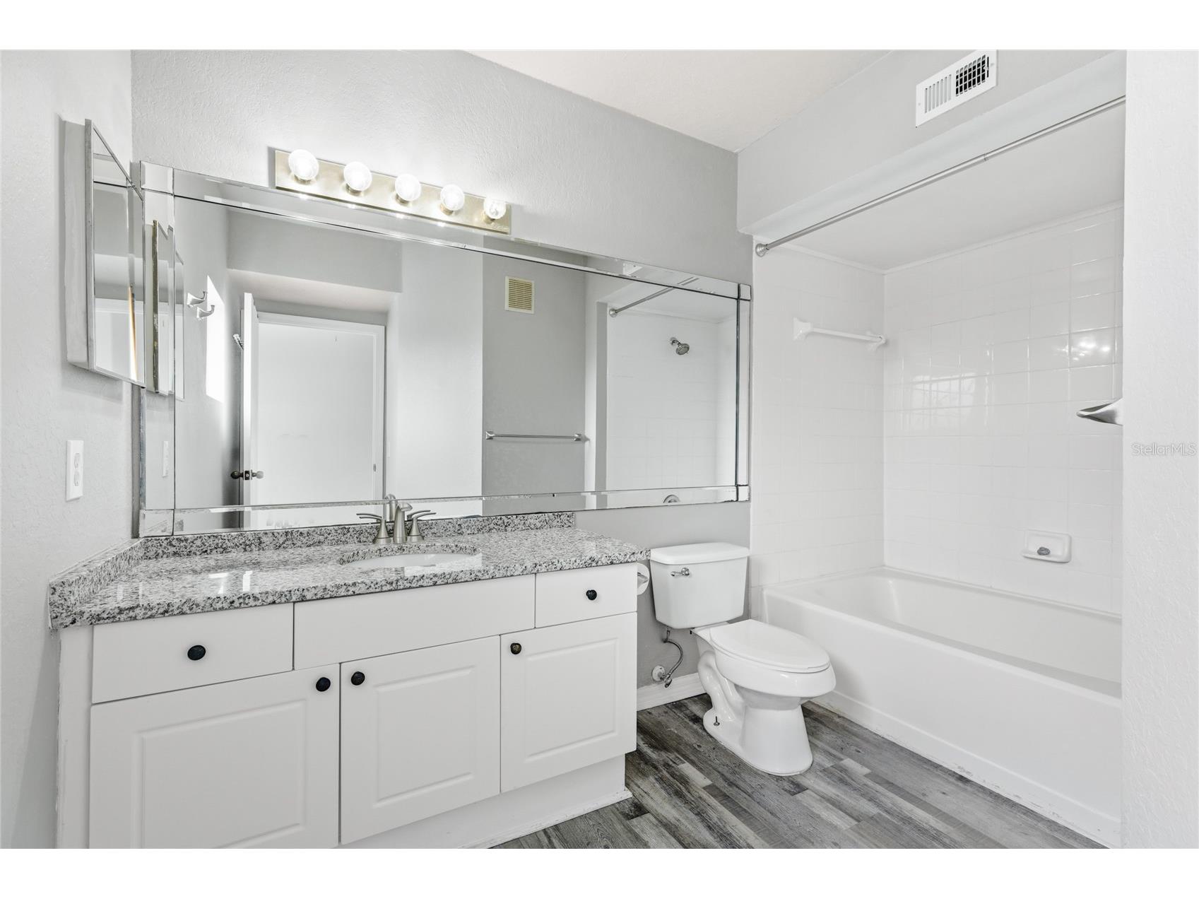 5122 Northridge Road #307 Sarasota FL 34238 A4693041 image20