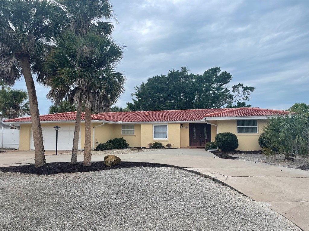 5122 Sandy Beach Avenue Sarasota FL 34242 - SARA SANDS WIDE CANALS A4563909 image1