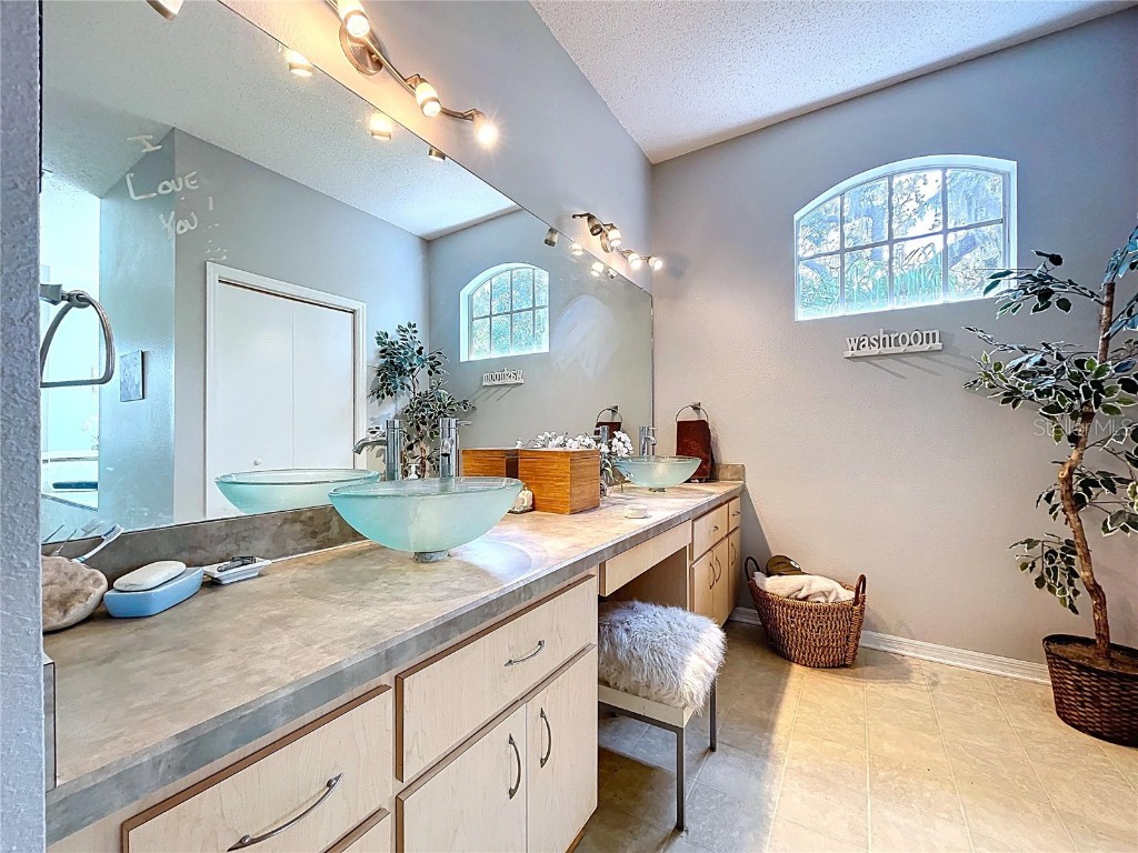 5123 Shorewood Drive Dade City FL 33523 TB8425571 image70