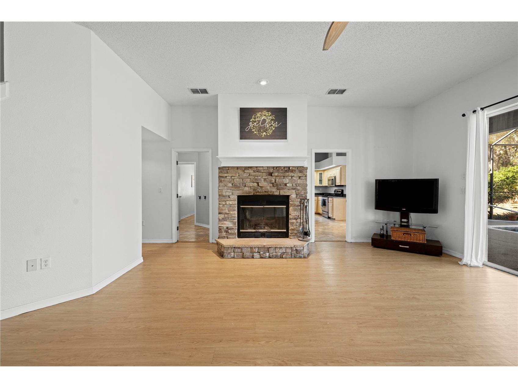 5123 Shorewood Drive Dade City FL 33523 TB8470795 image14