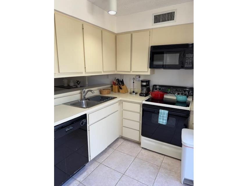 5124 Harpers Croft #7 Sarasota FL 34235 A4679022 image24