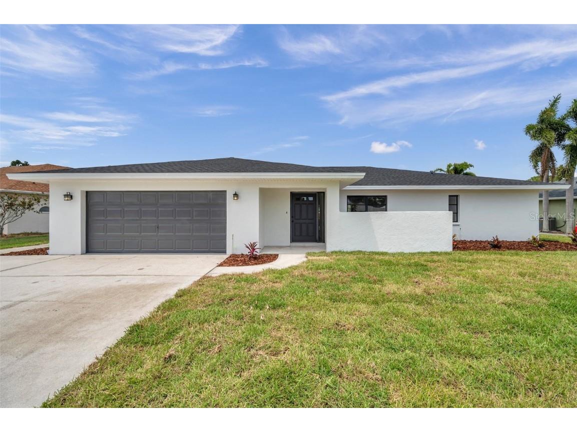 5125 Palm Aire Drive Sarasota FL 34243 A4653684 image1